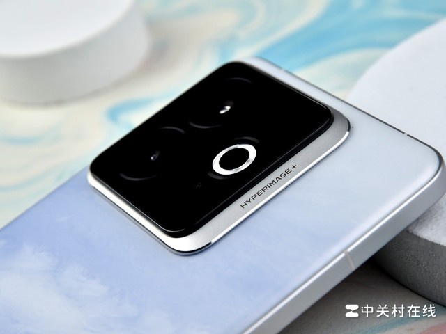 ���Ժ����ǵİ���ɫ�籩������GT7 Pro���ٰ�ͼ��