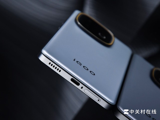 ������ѧ�ٽ��� iQOO Z10 Turbo+�»�ͼ��