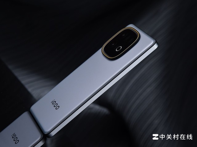 ������ѧ�ٽ��� iQOO Z10 Turbo+�»�ͼ��