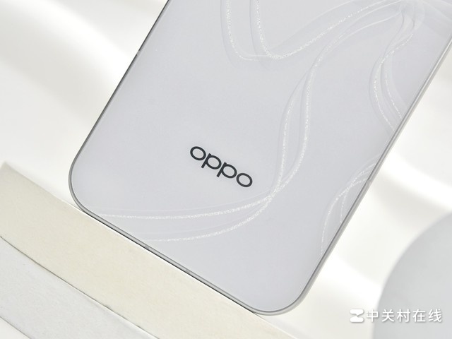����������˿��ǹ⣬OPPO Reno15 Proͼ��