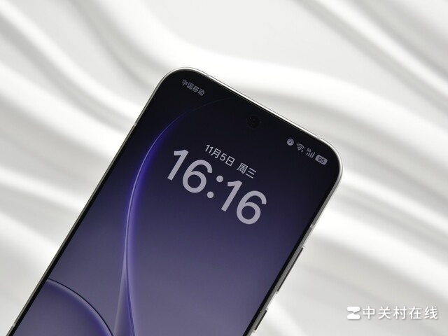 ����������˿��ǹ⣬OPPO Reno15 Proͼ��