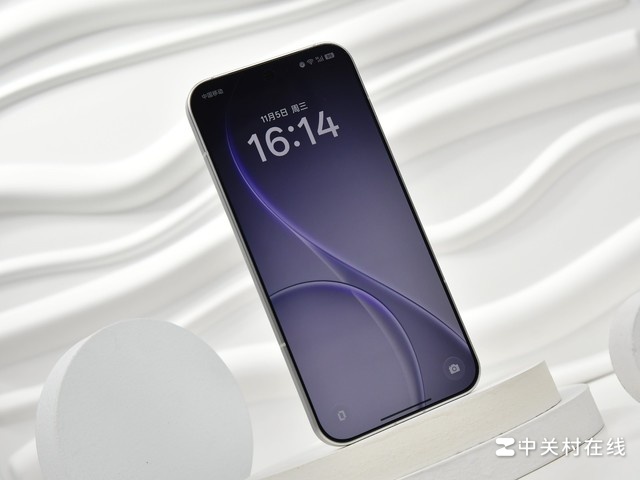 ����������˿��ǹ⣬OPPO Reno15 Proͼ��