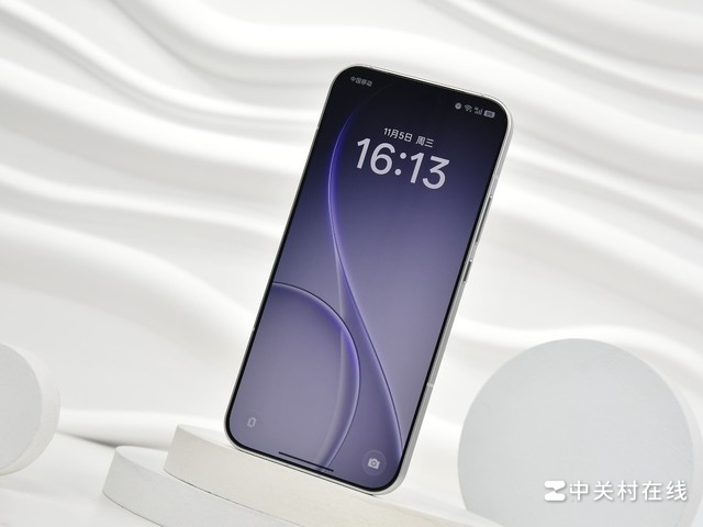 ����������˿��ǹ⣬OPPO Reno15 Proͼ��
