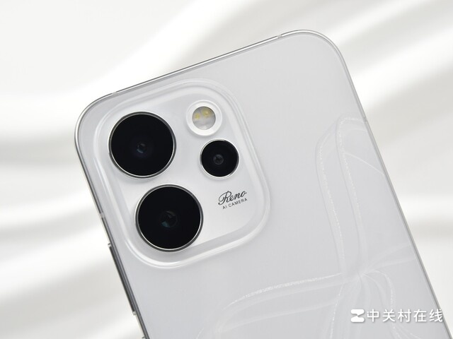 ����������˿��ǹ⣬OPPO Reno15 Proͼ��