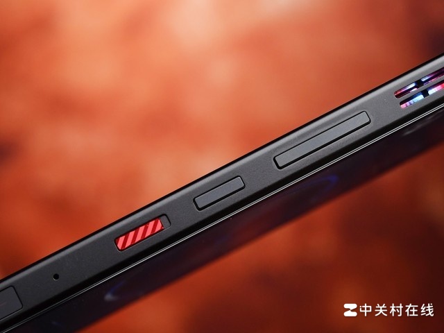 红魔11S PRO+氘锋透明暗夜图赏:科技与美学的融合