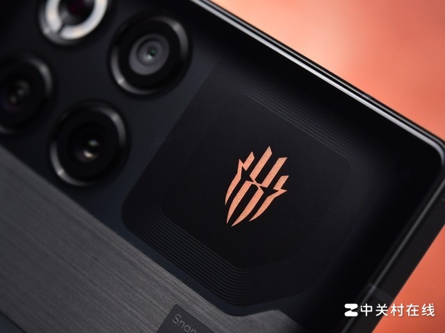 红魔11S PRO+氘锋透明暗夜图赏:科技与美学的融合