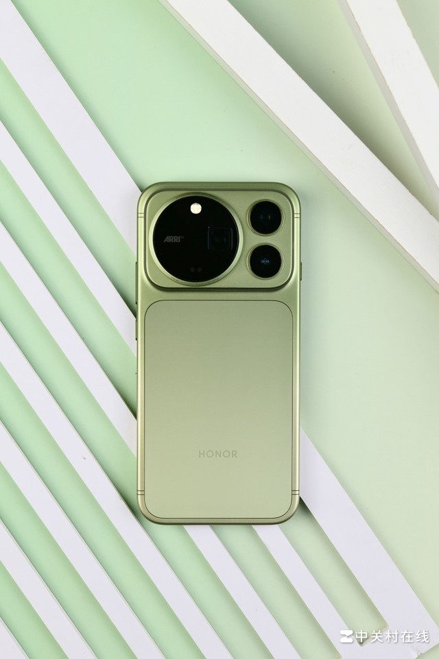 ̦���뾵����Ȼ���� ��ҫMagic9 Pro Max�»�ͼ��