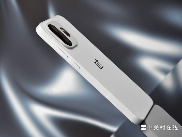 小屏旗舰里难得一见的纯白美学,一加 15T 图赏