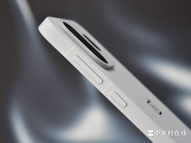 小屏旗舰里难得一见的纯白美学,一加 15T 图赏