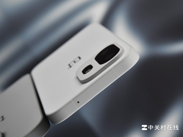 小屏旗舰里难得一见的纯白美学,一加 15T 图赏