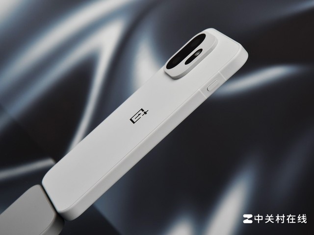 小屏旗舰里难得一见的纯白美学,一加 15T 图赏