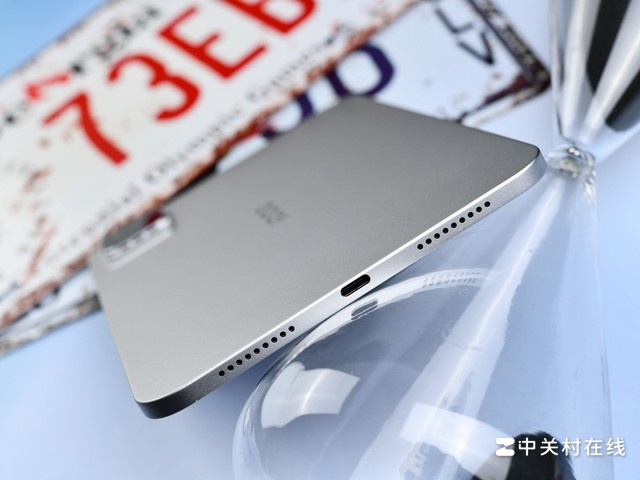 iQOO Pad Ultra 星铠银图赏:轻巧机身里的未来竞技装备