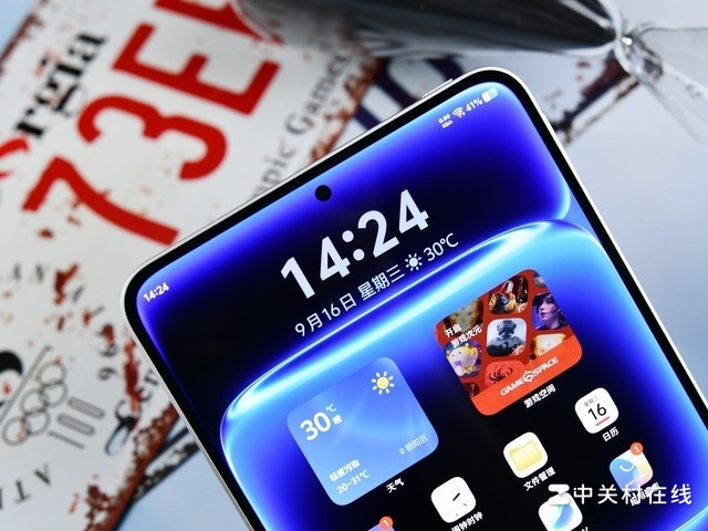 iQOO Pad Ultra 星铠银图赏:轻巧机身里的未来竞技装备