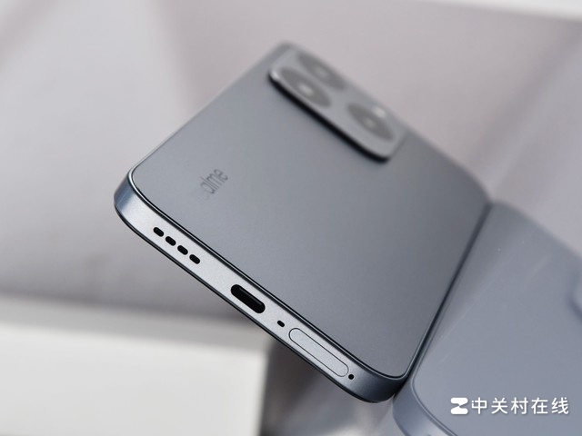 真我15T魅影黑图赏:轻薄越级小直屏