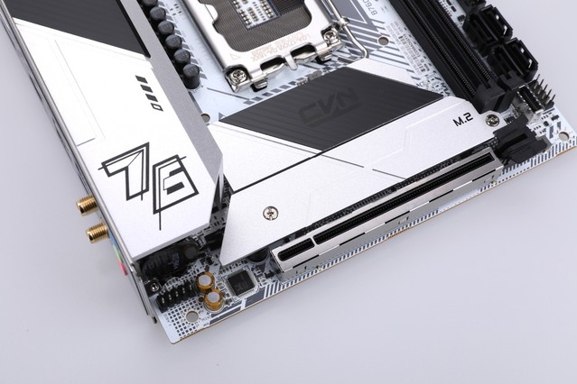 miniҸ߲ʺCVN B760I FROZEN WIFI½Ϯ