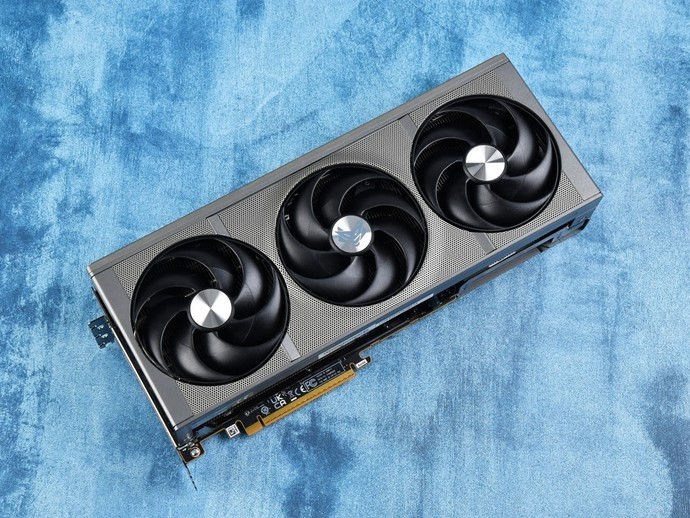 蓝宝石 NITRO+ RX  9070 XT 显卡图赏