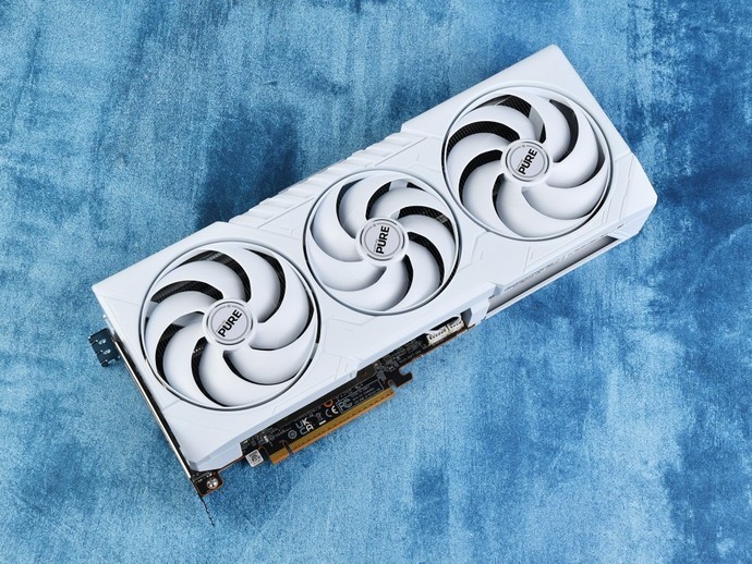 蓝宝石 PURE RX 9070 极地显卡图赏