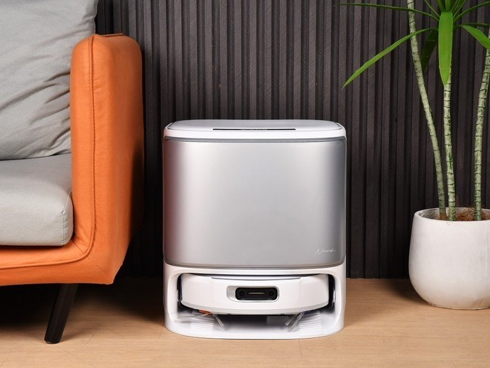 云鲸AI活水履带洗地机器人逍遥002图赏