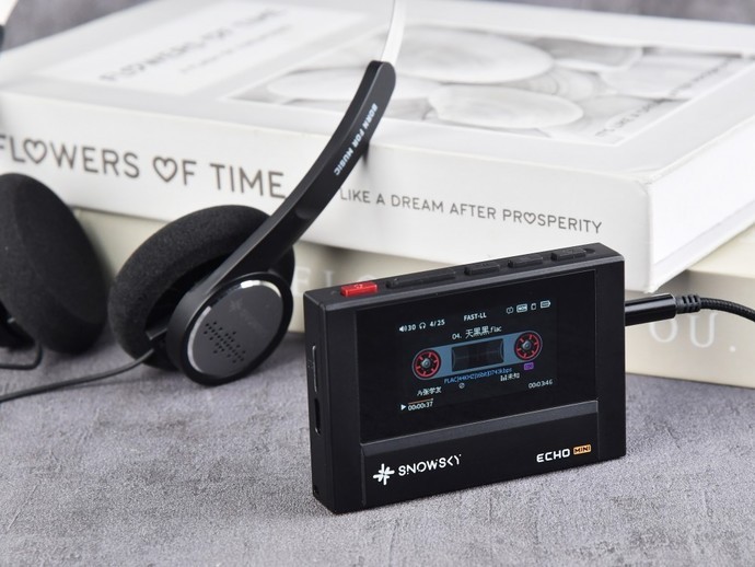 雪漫天Echo Mini便携无损音乐播放器图赏：回到过去，复古磁带设计