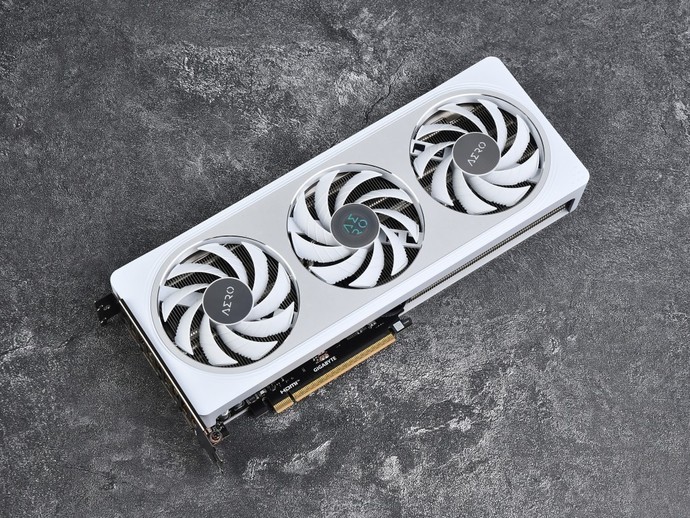 技嘉 RTX 5060 AERO OC 8G 显卡图赏