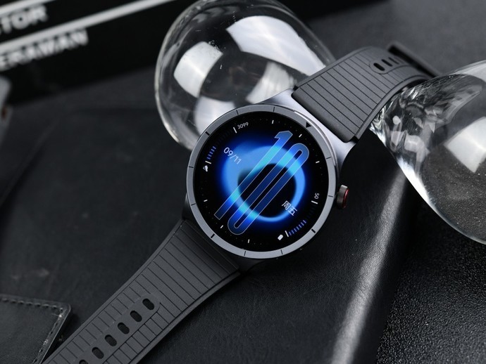 一块蓝宝石玻璃的精致美学 vivo WATCH 6鉴赏