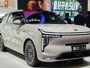 智己LS8北京车展上市：24.98万起售，标配后轮转向与智驾硬件