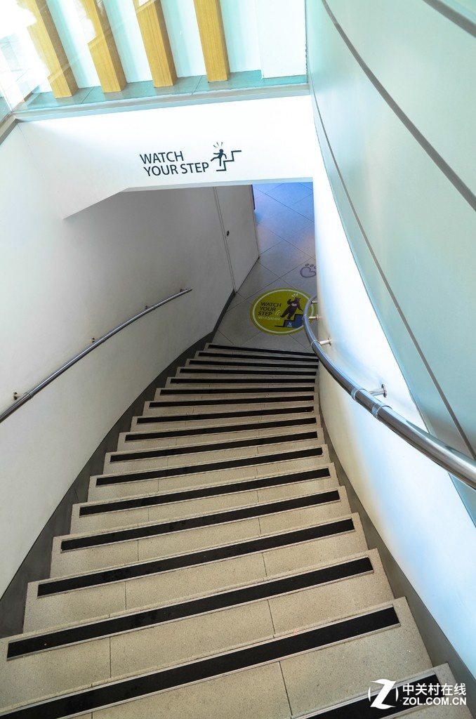 大c游世界韩国首尔南山塔的超长阶梯